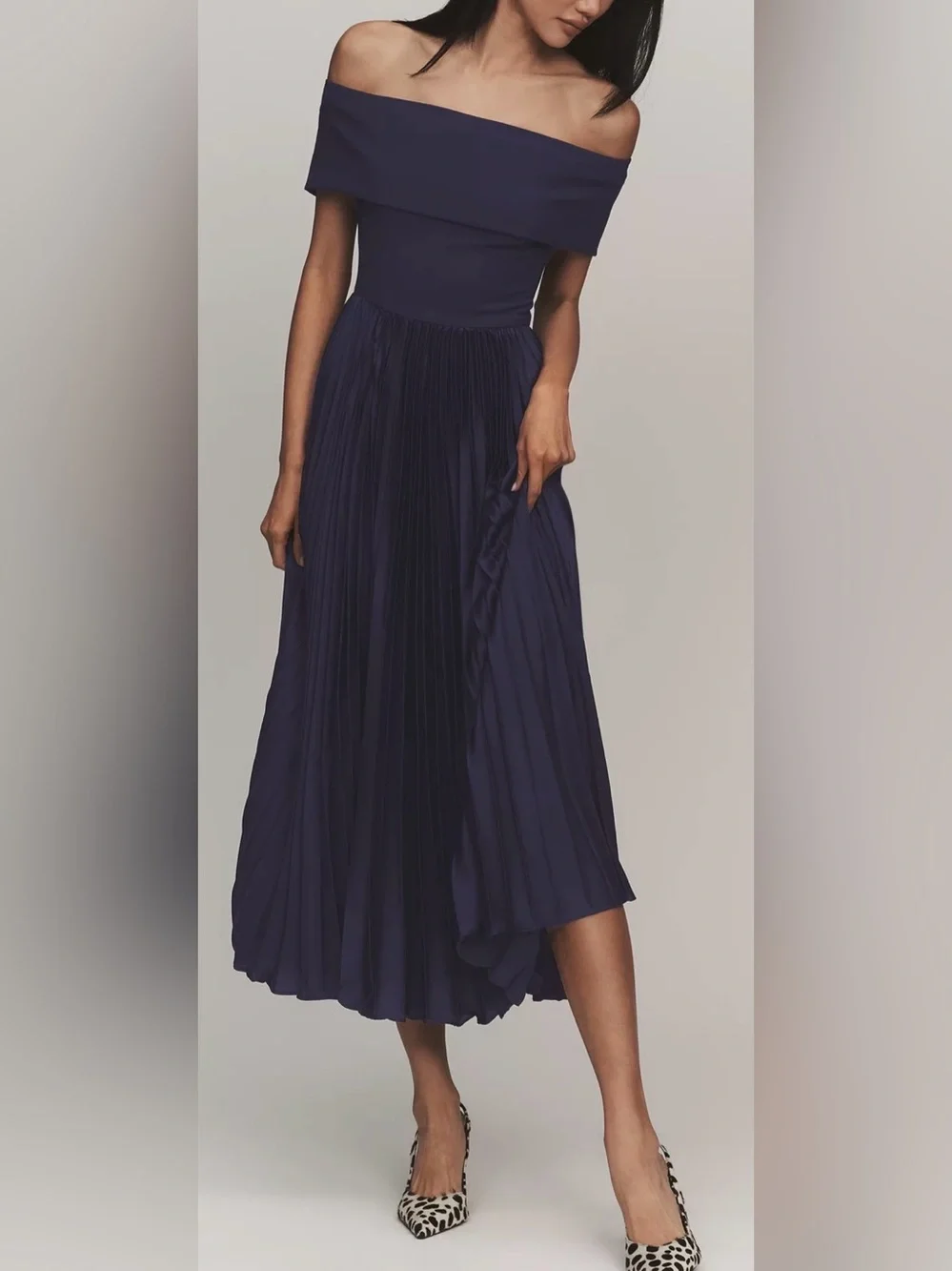 NEW Hutch Stockton Off-Shoulder Satin pleated navy midi dress sz 12